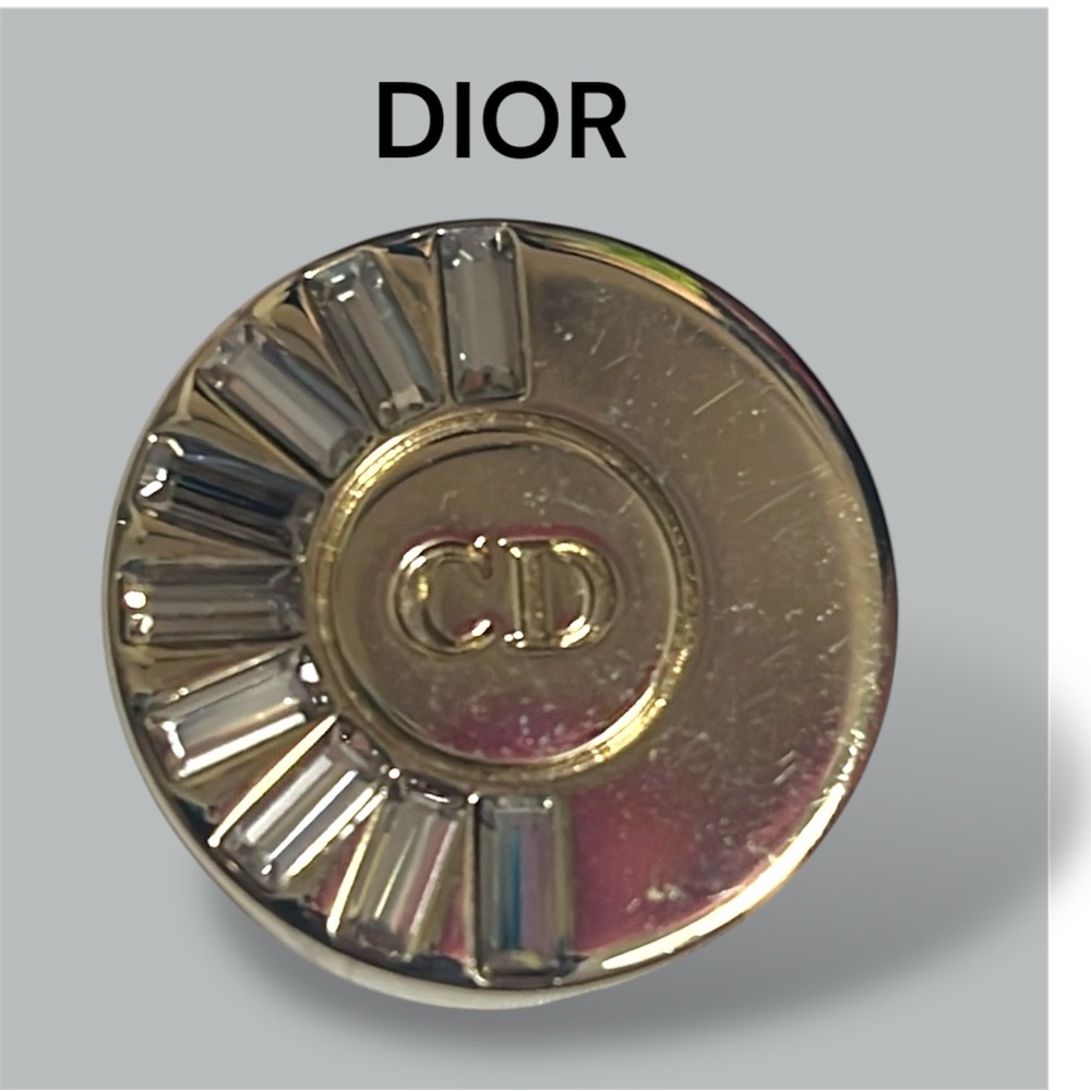 DIOR ICONIC CD LETTERS RHINESTONES 
BROOCH  BAG PIN
GOLD TONE METAL - Picture 4 of 6